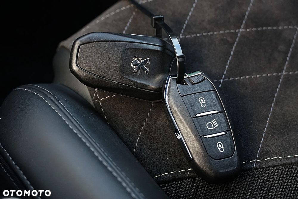 Peugeot 2008 PureTech 130 EAT8 GT - 23