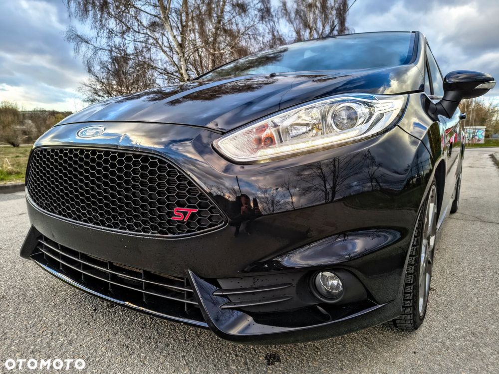 Ford Fiesta 1.6 EcoBoost ST - 24