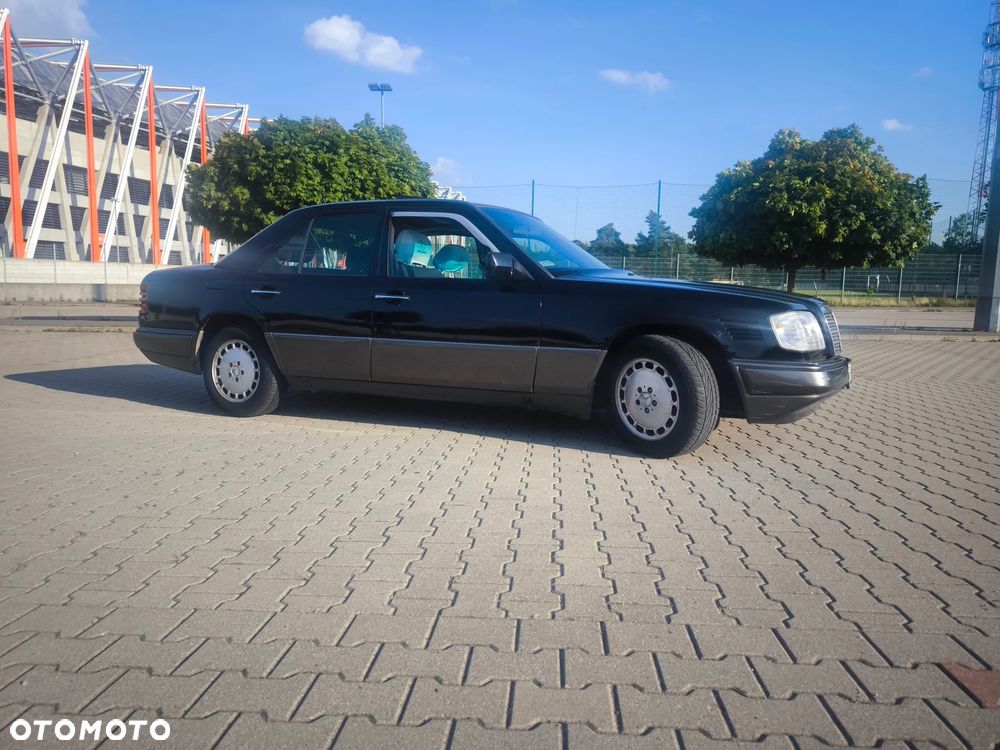 Mercedes-Benz Klasa E 250 D Elegance - 13