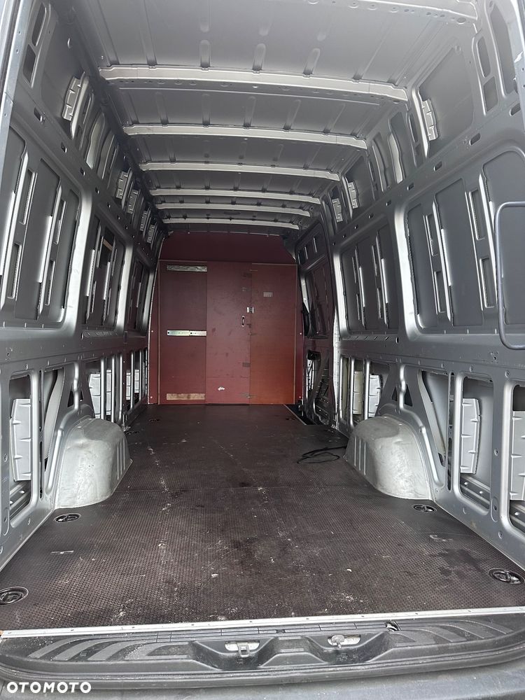 Mercedes-Benz Sprinter - 4