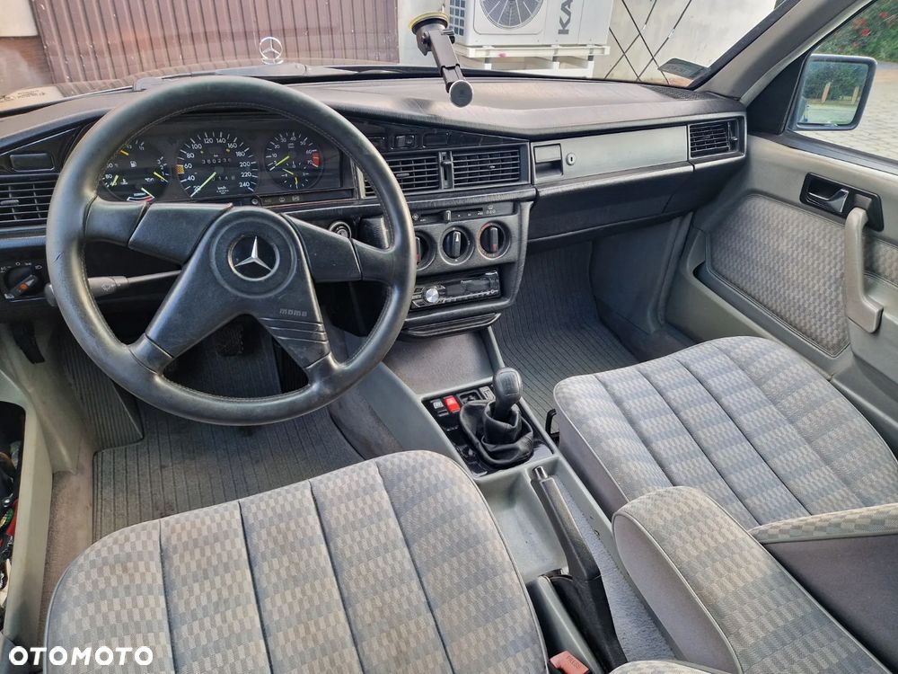 Mercedes-Benz W201 (190) - 15