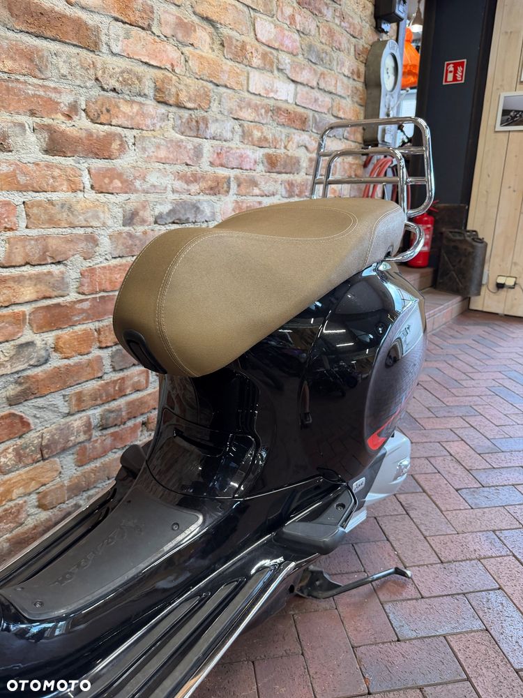 Piaggio Vespa - 18