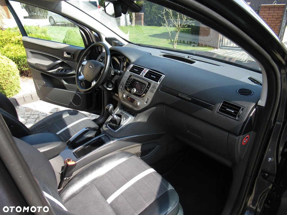 Ford Kuga 2.0 TDCi 2x4 Titanium - 36