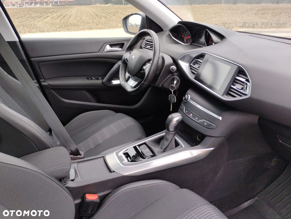 Peugeot 308 BlueHDi FAP 120 EAT6 Stop & Start Allure - 23