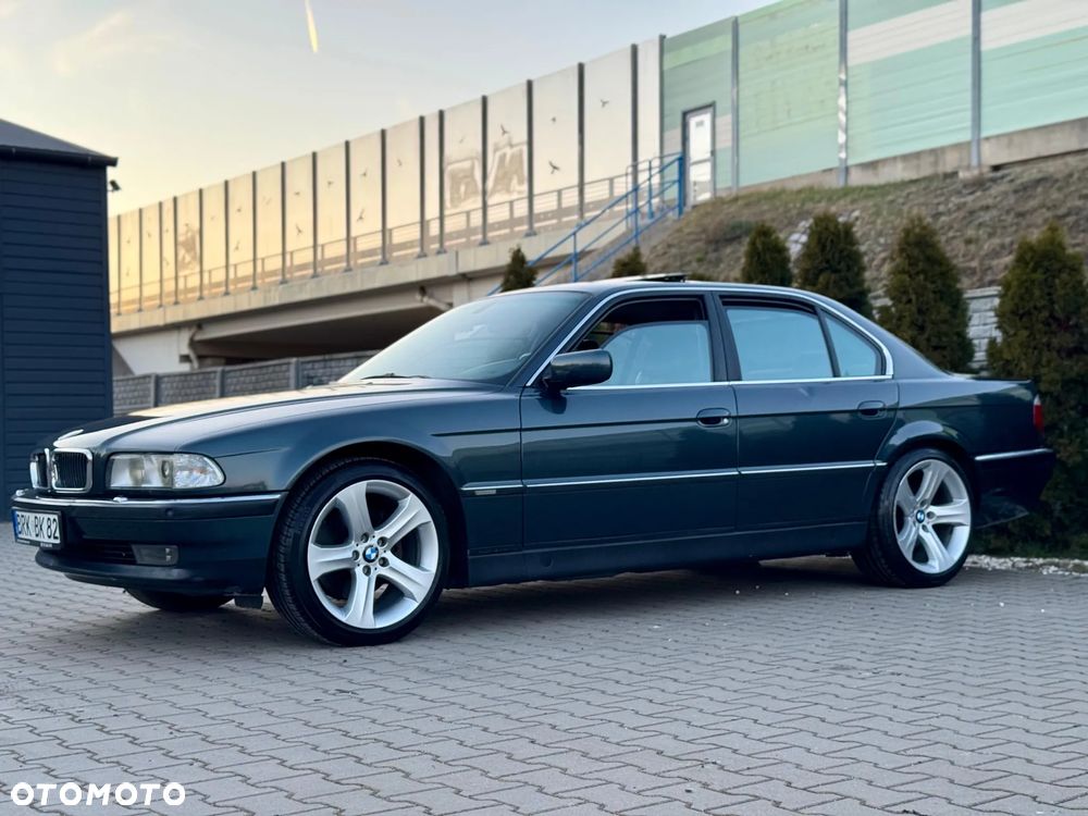 BMW Seria 7 750i - 39