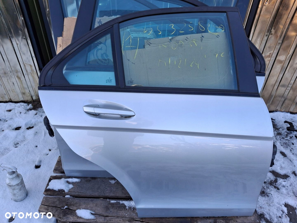 MERCEDES W204 LIFT SEDAN DRZWI PRAWY TYŁ SEDAN 775 W KOLOR KOMPLETNE