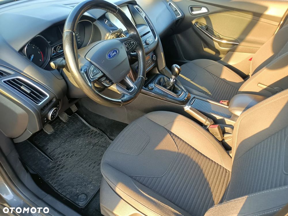 Ford Focus Turnier 1.5 EcoBlue Start-Stopp-System TITANIUM - 7