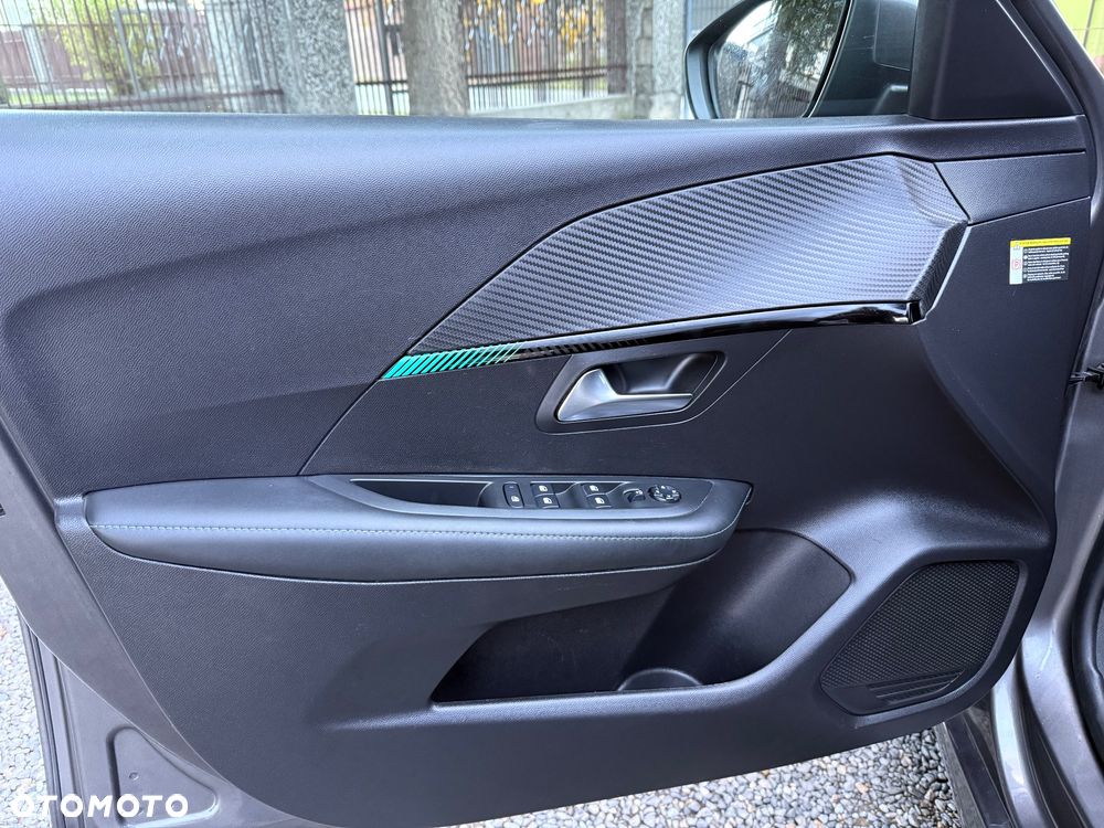 Peugeot 208 PureTech 100 EAT8 Allure - 9