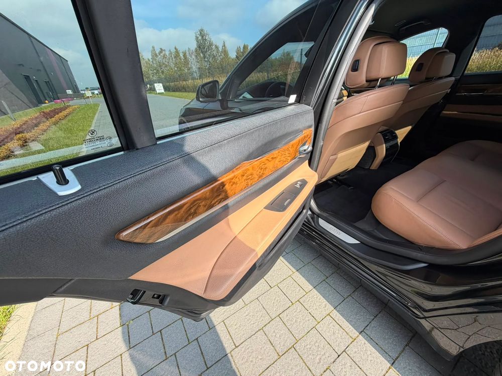 BMW Seria 7 - 20