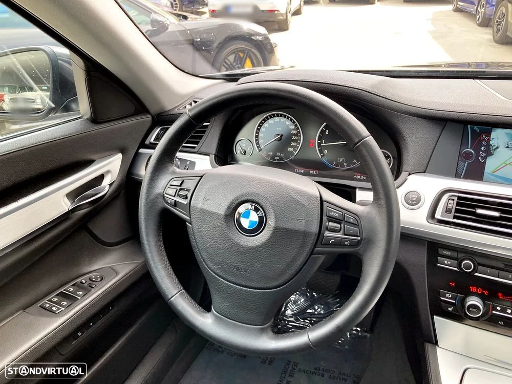 BMW 750 Li xDrive - 13