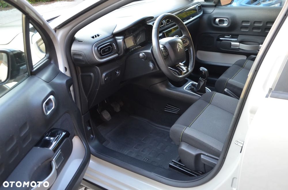 Citroën C3 1.2 PureTech Shine - 3