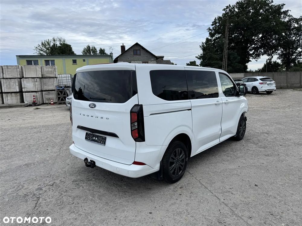 Ford Tourneo Custom - 6