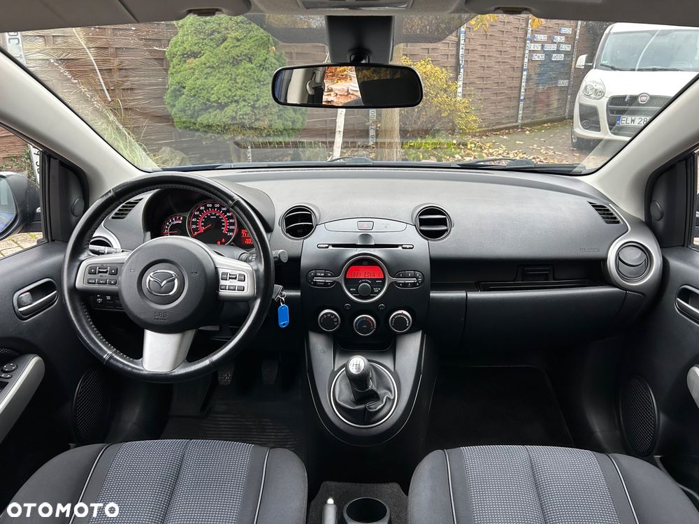 Mazda 2 2009 photo 3