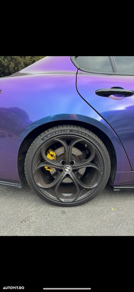 Alfa Romeo Giulia 2.0 Turbo 16V AT8-Q4 Veloce - 12