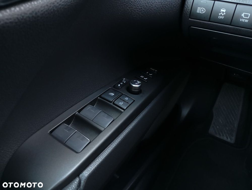 Toyota Camry - 10