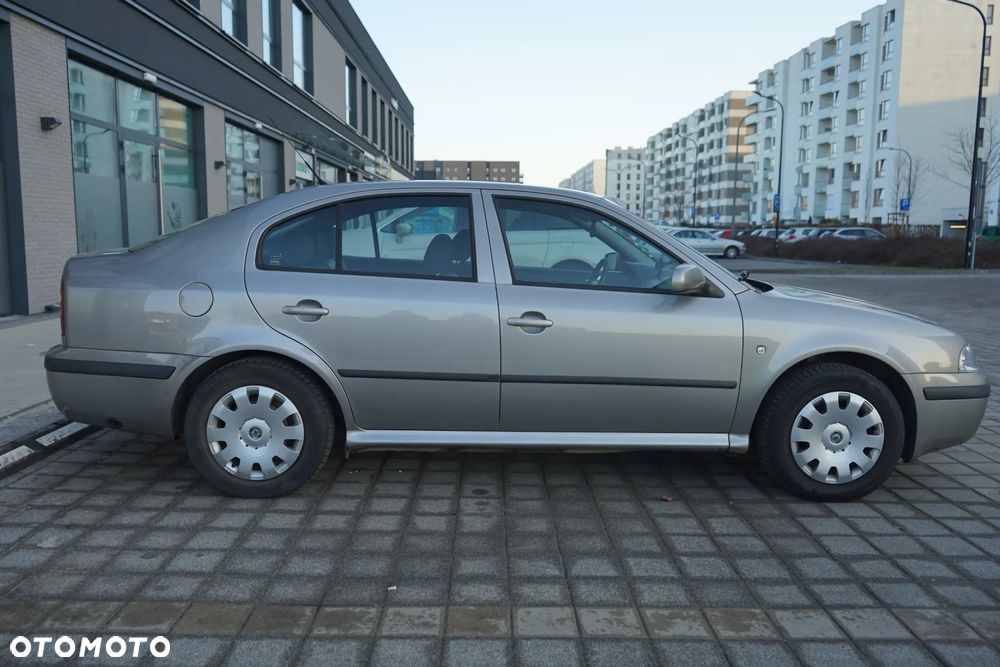 Skoda Octavia 1.6 Tour - 6