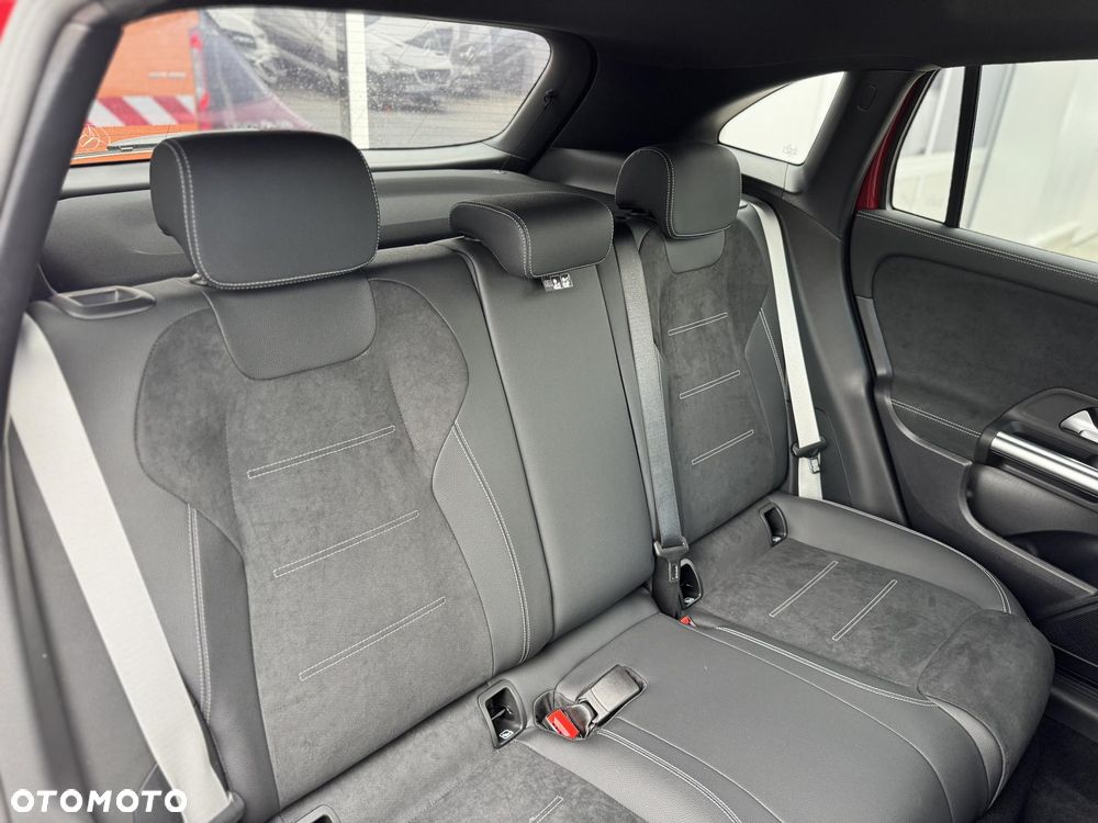 Mercedes-Benz GLA 200 mHEV AMG Line 7G-DCT - 14