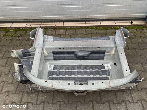 TESLA S LIFT PAS TYLNY WANNA