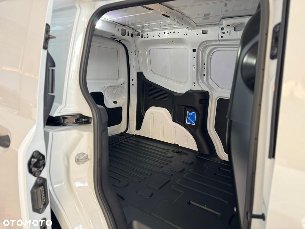 Ford Transit Courier - 12