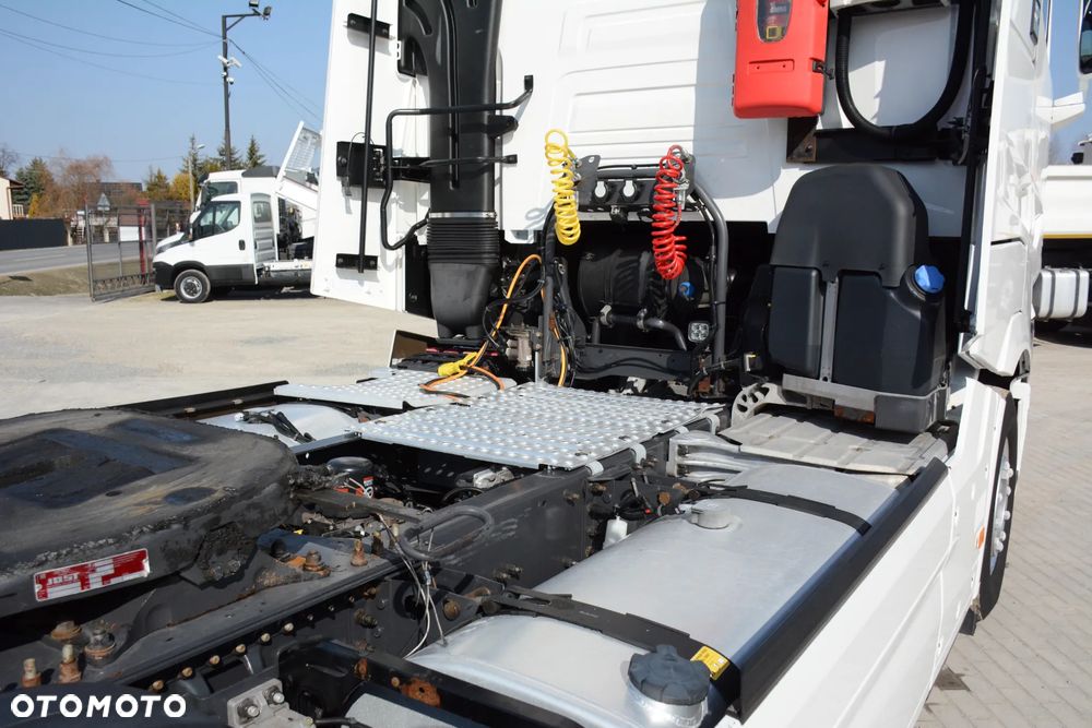 Renault T 520 Comfort / 2017r. / Cała na poduszkach / Kabina Salonka / 2 baki / Klima postojowa - 9