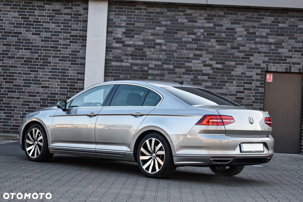 Volkswagen Passat 2.0 TDI DSG BlueMotion Technology R-Line - 21