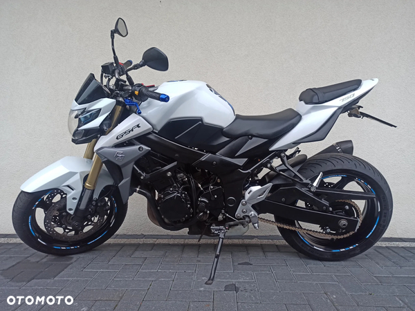 Suzuki GSR
