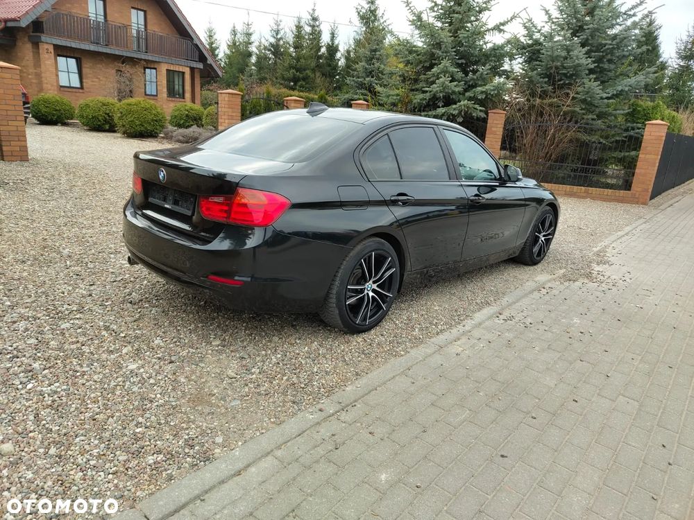 BMW Seria 3 318d Sport Line - 9