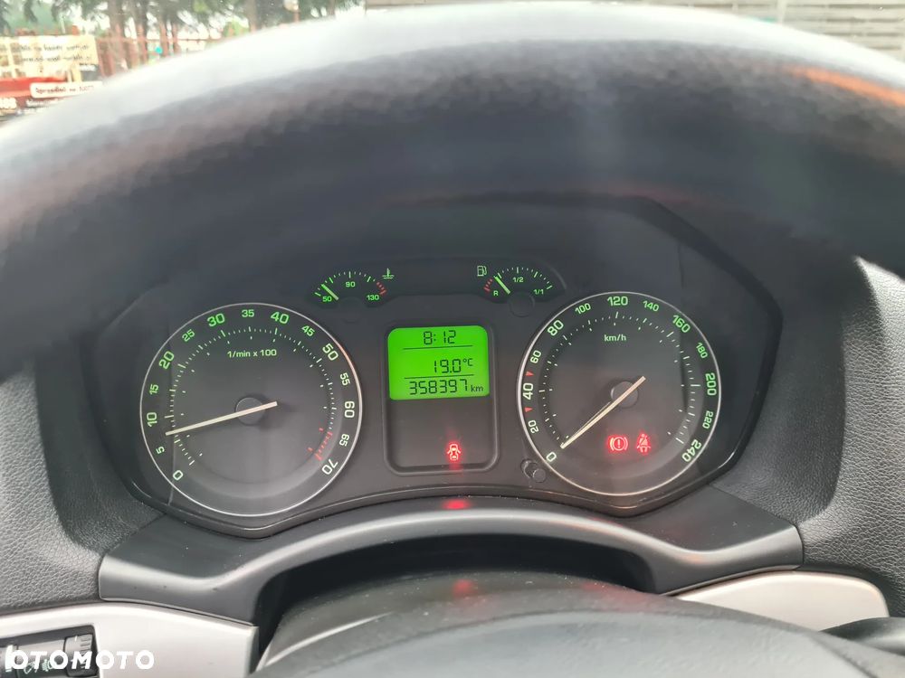 Skoda Octavia 1.6 Tour - 10
