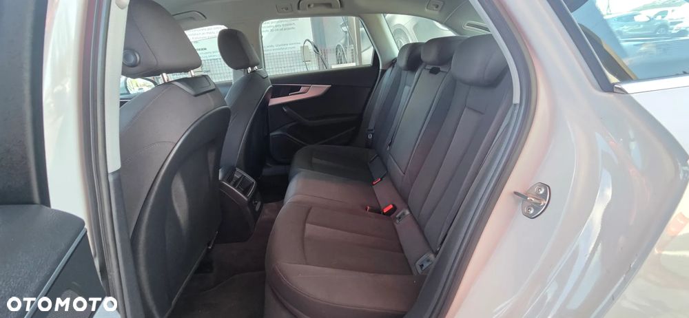 Audi A4 Avant 40 TFSI S tronic - 33