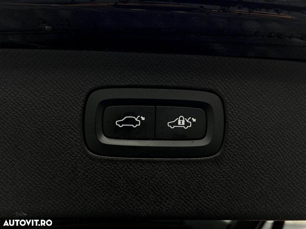 Volvo XC 90 B5 D AWD Plus Dark - 17