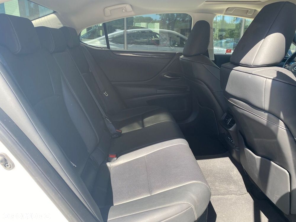 Lexus ES - 7