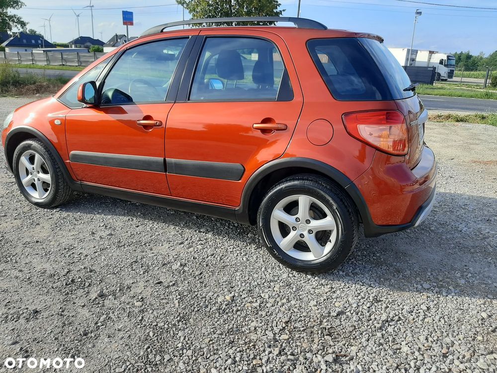 Suzuki SX4 1.5 Streetline 4x2 Classic - 3