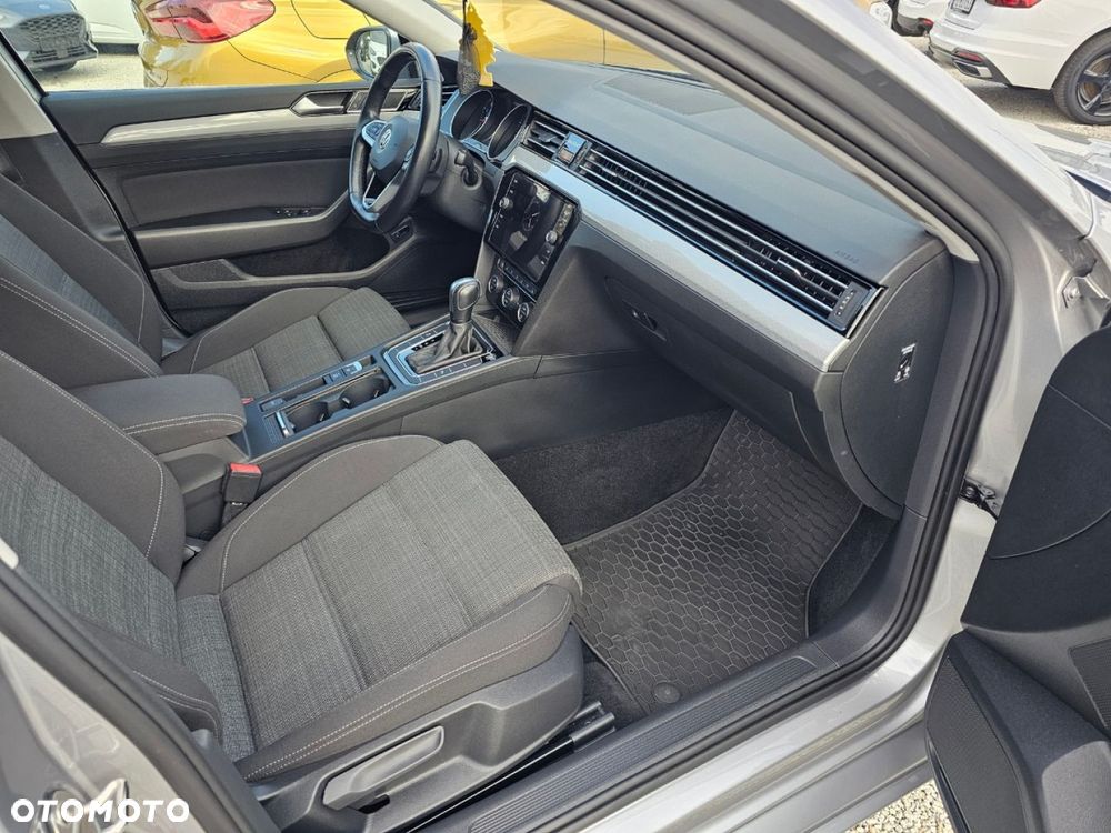 Volkswagen Passat - 20