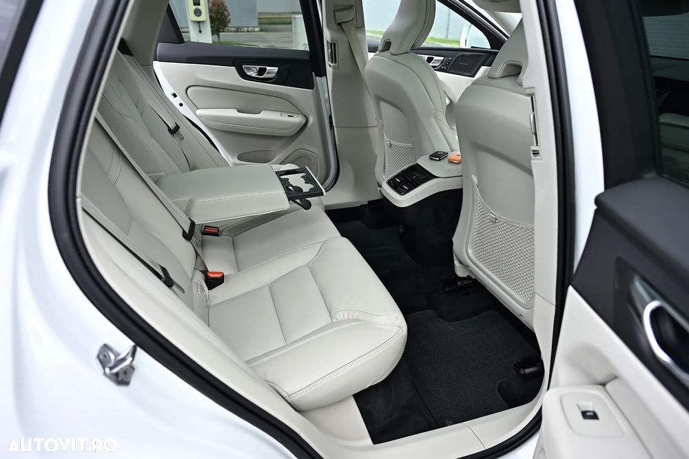 Volvo XC 60 B4 MHEV AT8 AWD Inscription - 24