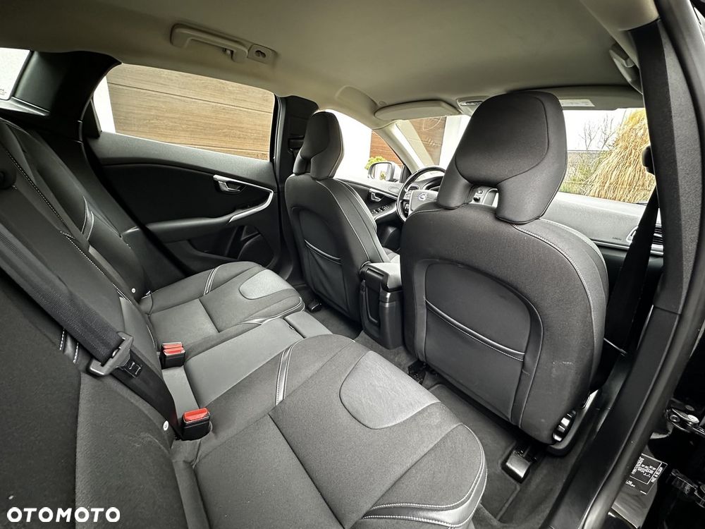 Volvo V40 D2 Drive-E Momentum - 32