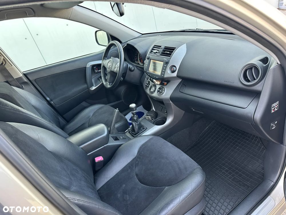 Toyota RAV4 2.2 D-4D 4x4 - 17
