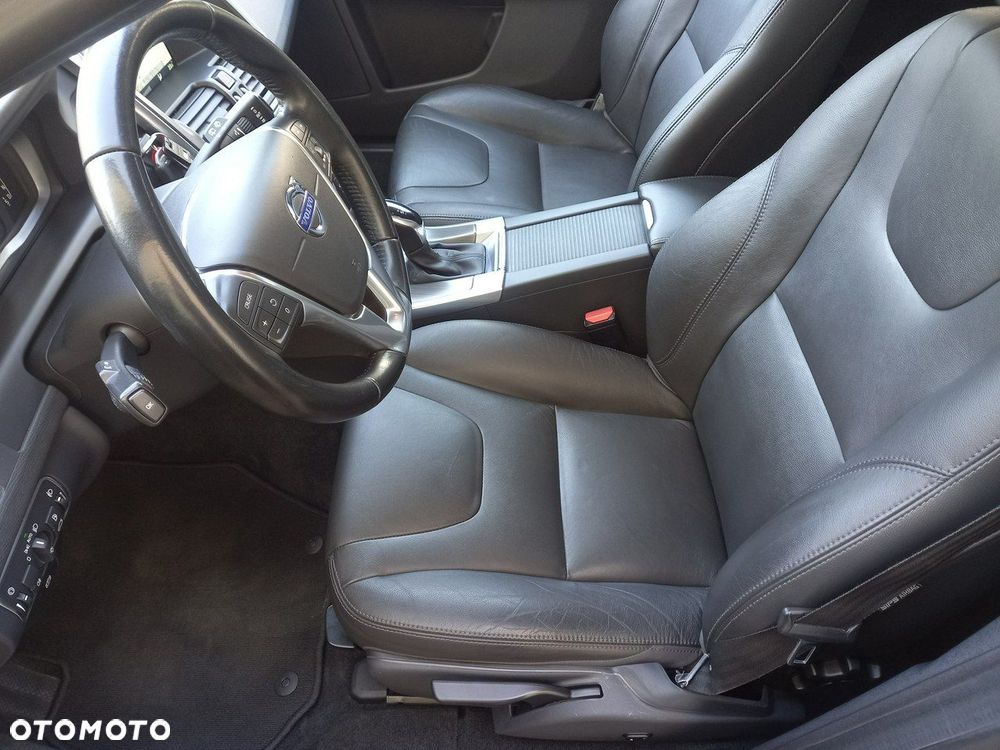 Volvo XC 60 D3 Geartronic Momentum - 34