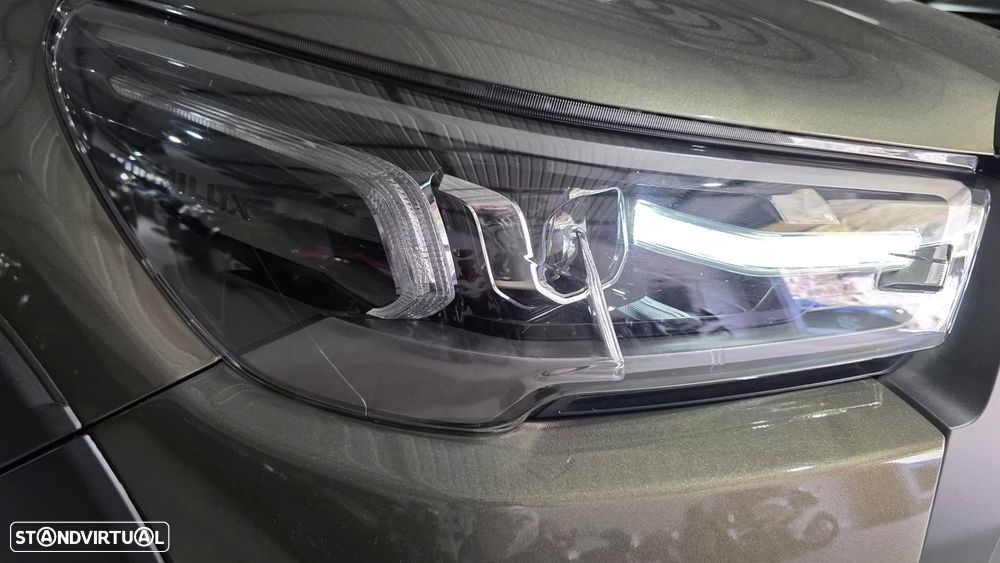 Toyota Hilux 2.8 D-4D 4WD GR Sport II - 24