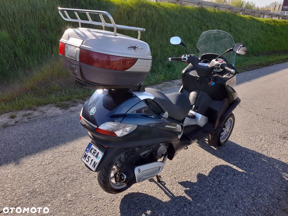 Piaggio MP-3 - 12