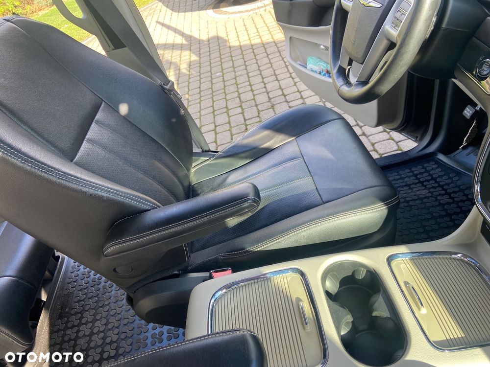 Chrysler Town & Country 3.6 Touring - 17