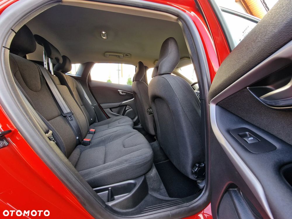 Volvo V40 D2 R-Design - 24