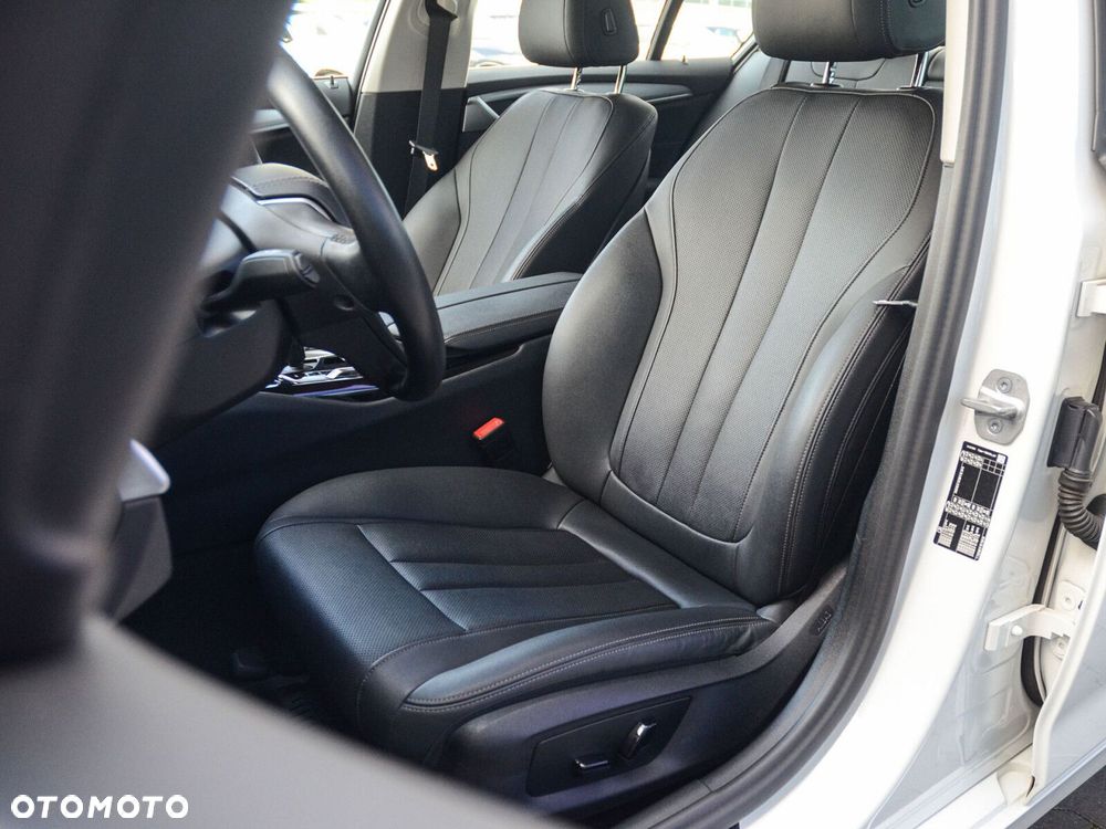 BMW Seria 5 518d mHEV - 33