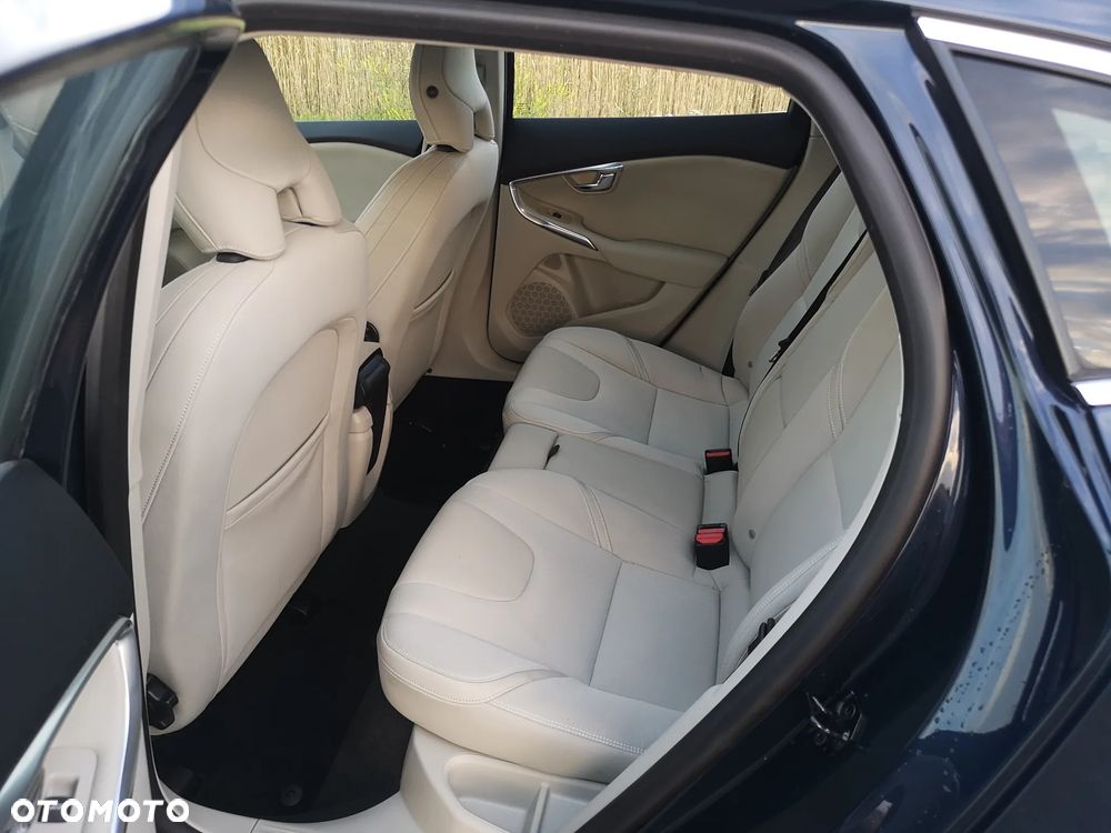 Volvo V40 D3 Momentum - 6