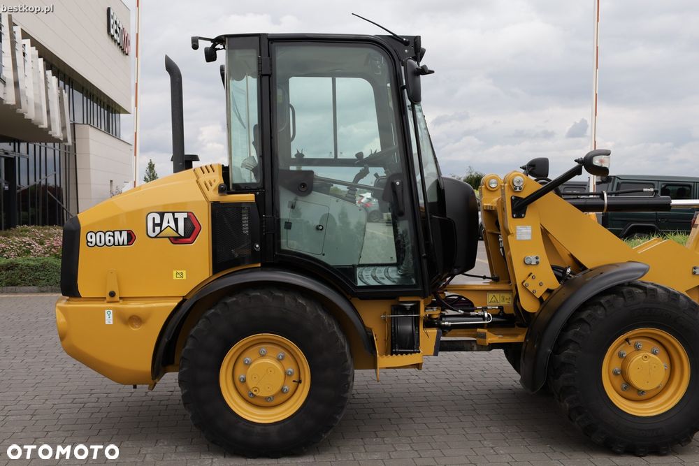 Caterpillar CAT 906M - 6
