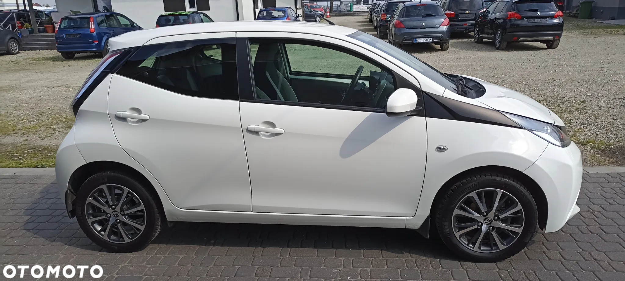 Toyota Aygo x-play touch - 17