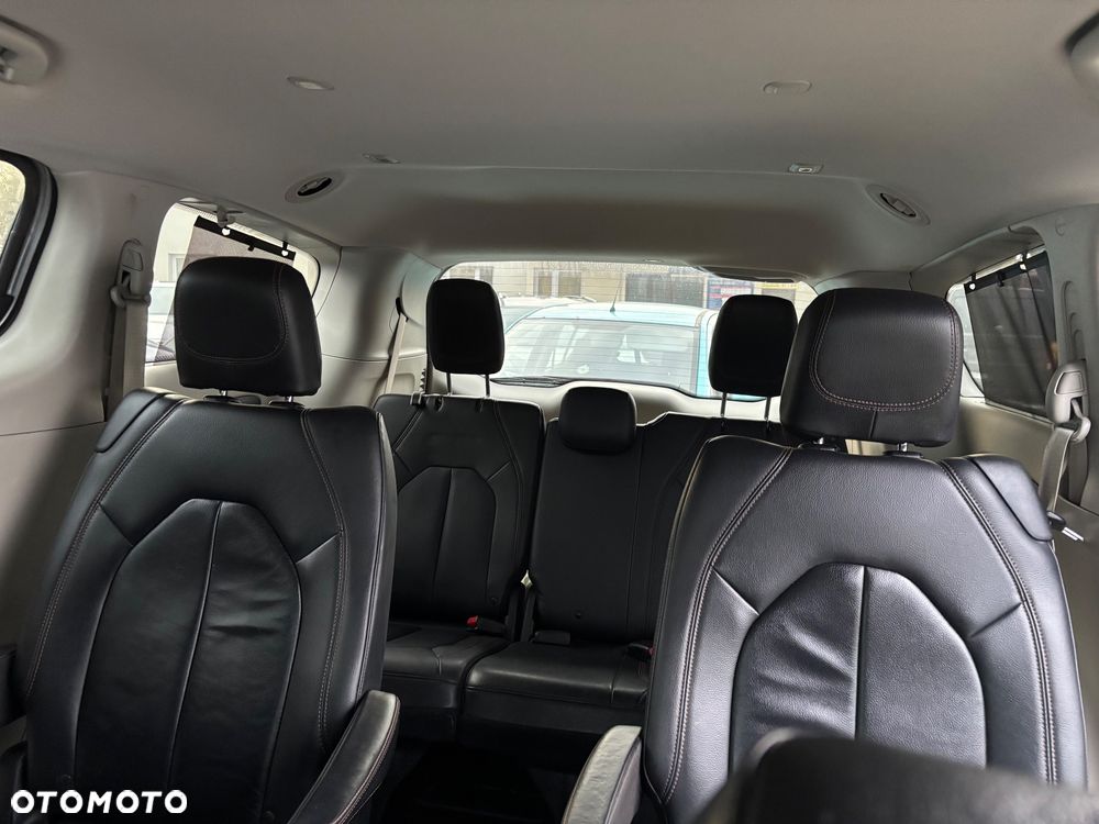 Chrysler Pacifica - 16