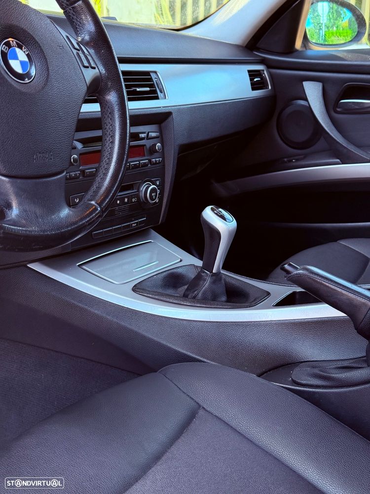 BMW 318 d Dynamic - 17
