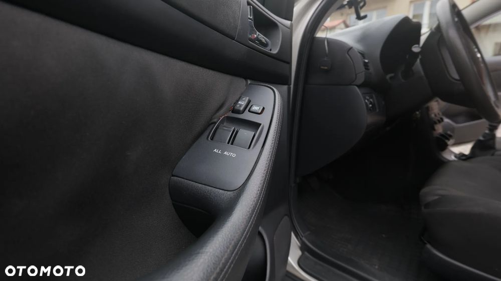 Toyota Avensis - 15