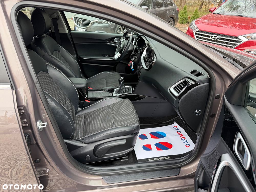 Kia Ceed 1.4 T-GDI L Business Line Plus - 10