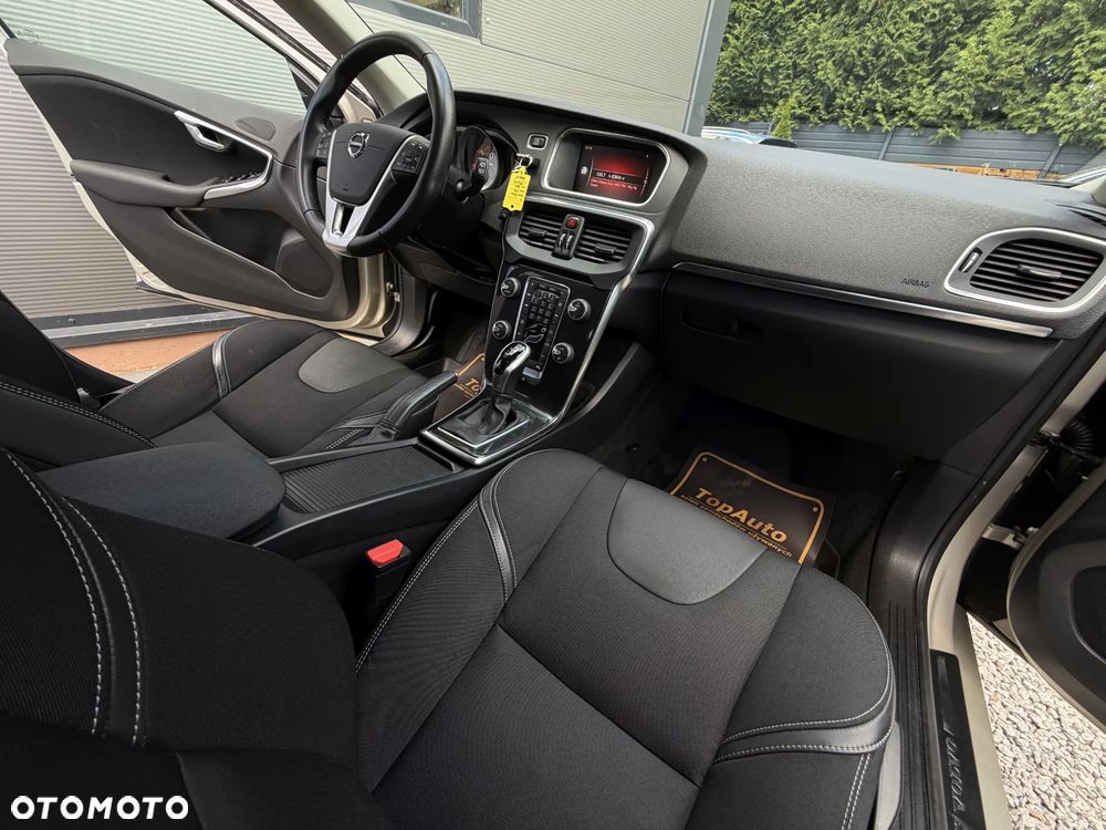 Volvo V40 D4 Geartronic Momentum - 15